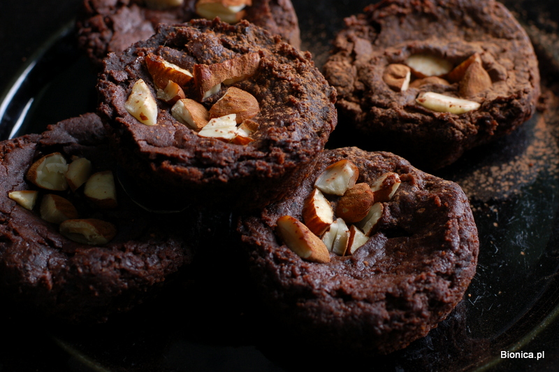 wilgotne muffiny (babeczki) czekoladowe z czarnej fasoli